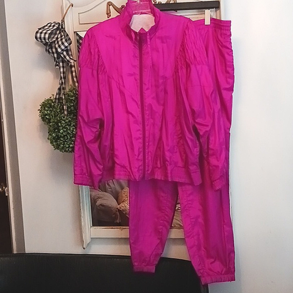 Misty Valley Sport ⚜️Vintage Silky 2pc. Lined Jogging Suit ⚜️ Fushia  🌺  L